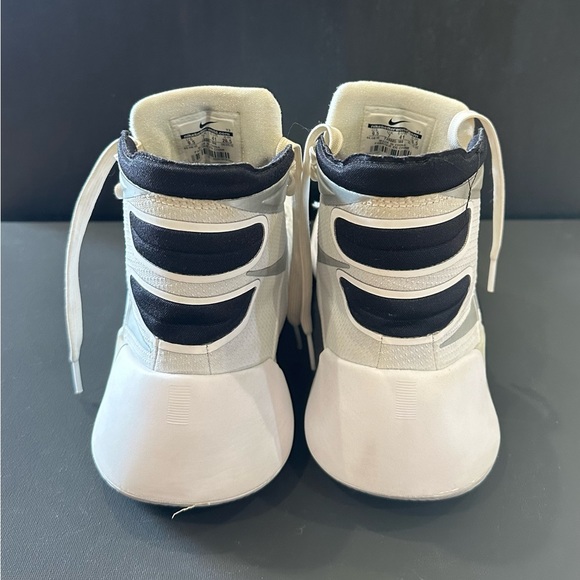 Nike Basketball Shoes - Picture 6 of 8